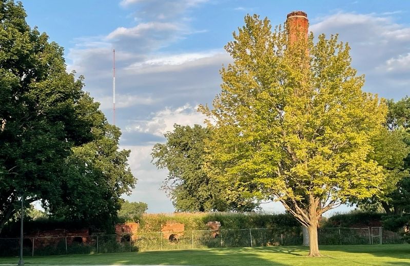 Smokestack & kilns mentioned on marker can be seen. image. Click for full size.