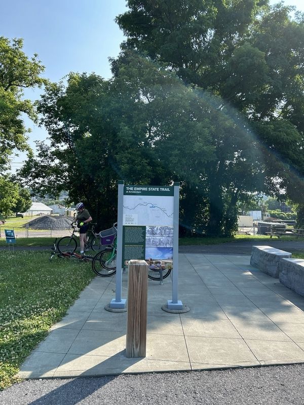 Empire State Trail Marker image. Click for full size.