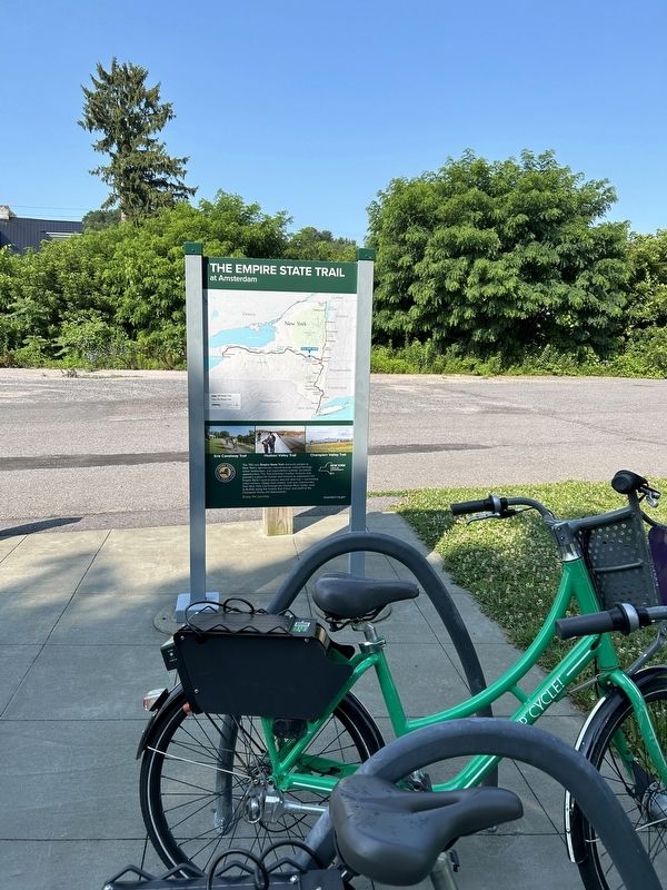 Empire State Trail Marker image. Click for full size.