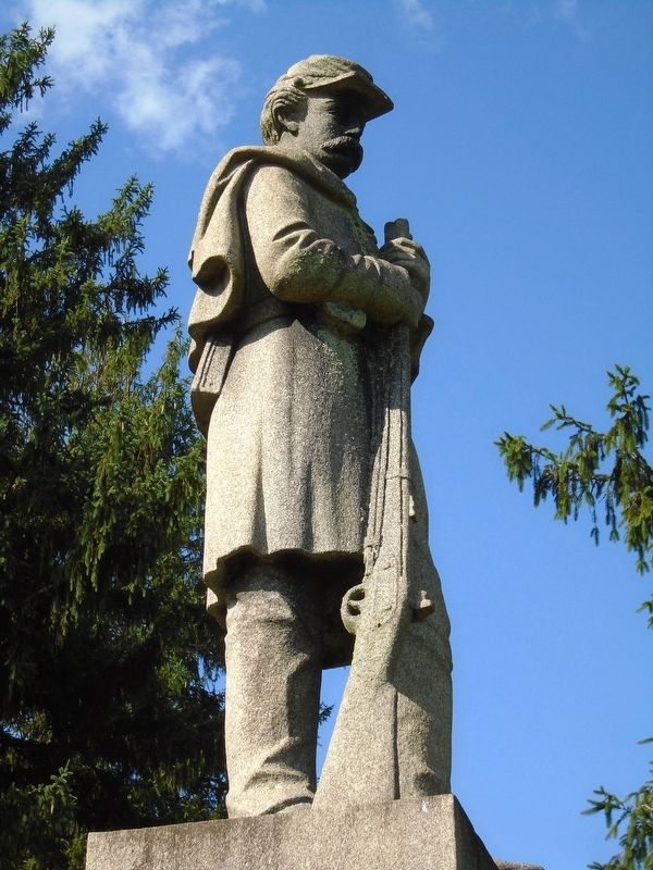 Civil War Memorial Statue. Click for full size. Civil War Memorial Statue image. Click for full size.