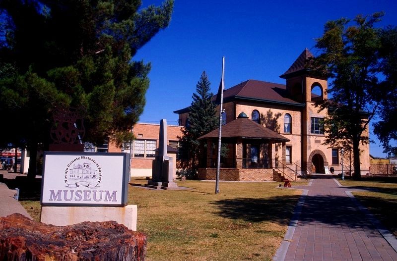 Navajo County Courthouse Marker. Click for full size. Navajo County Courthouse Marker image. Click for full size.