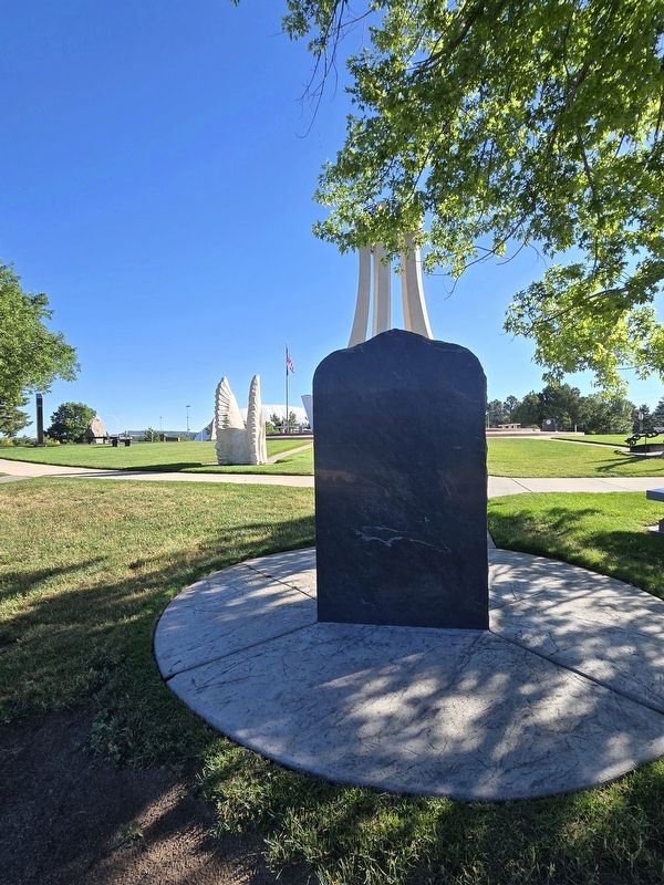 Submariner Marker rear view looking from SW to center Veterans Memorial. Click for full size. Submariner Marker rear view looking from SW to center Veterans Memorial image. Click for full size.