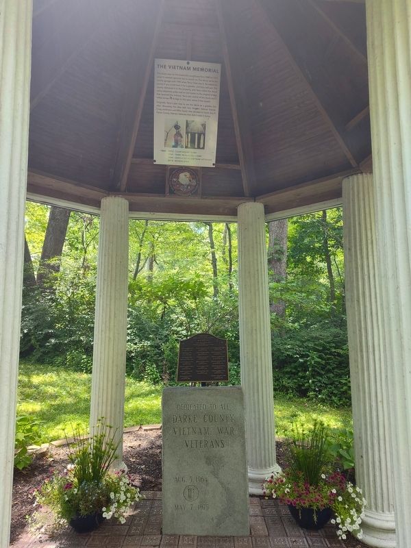 The Vietnam Memorial image. Click for full size.