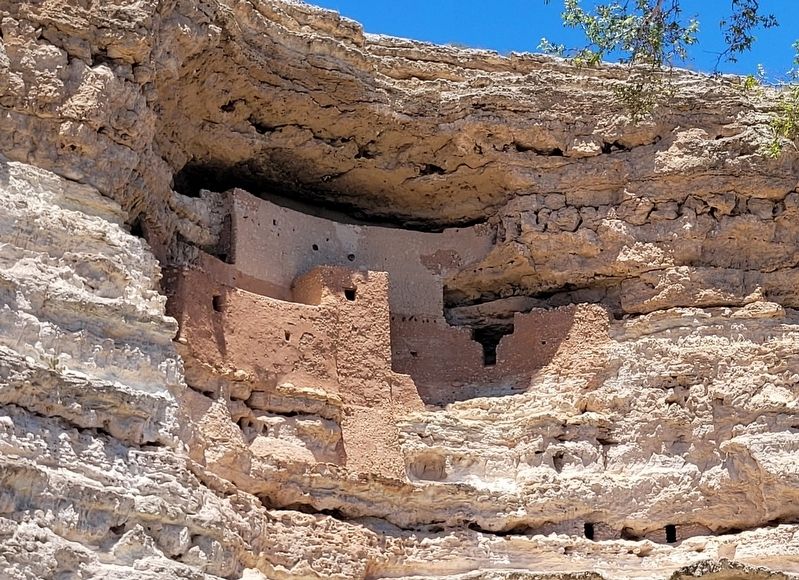 Montezuma Castle image. Click for full size.