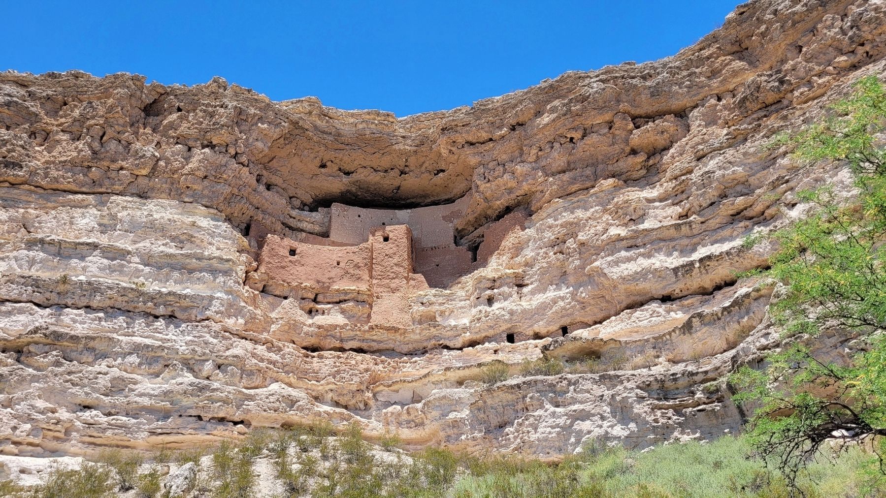 Montezuma Castle image. Click for full size.