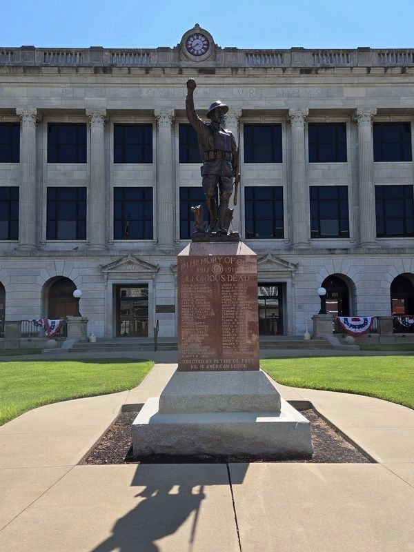 World War I Memorial and statue. Click for full size. World War I Memorial and statue image. Click for full size.