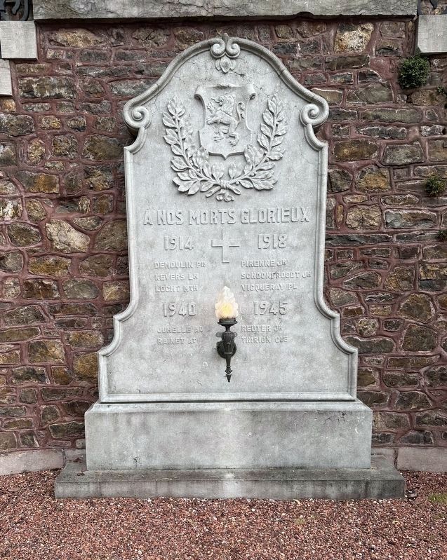Clermont WWI and WWII Memorial. Click for full size. Clermont WWI and WWII Memorial image. Click for full size.