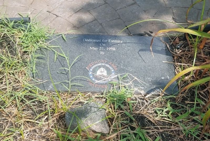 Vietnam War Memorial Dedication Plaque image. Click for full size.