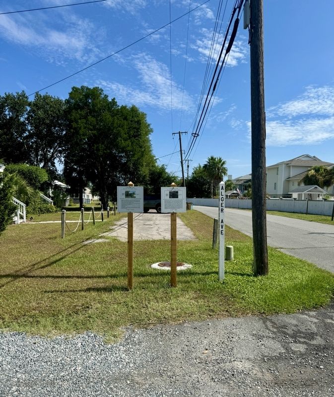 Alger Avenue Neighborhood Marker (left). Click for full size. Alger Avenue Neighborhood Marker (left) image. Click for full size.