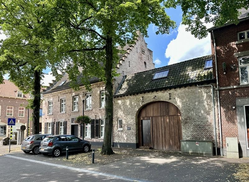 Hervormde Pastorie / Reformed Parsonage and Marker. Click for full size. Hervormde Pastorie / Reformed Parsonage and Marker image. Click for full size.