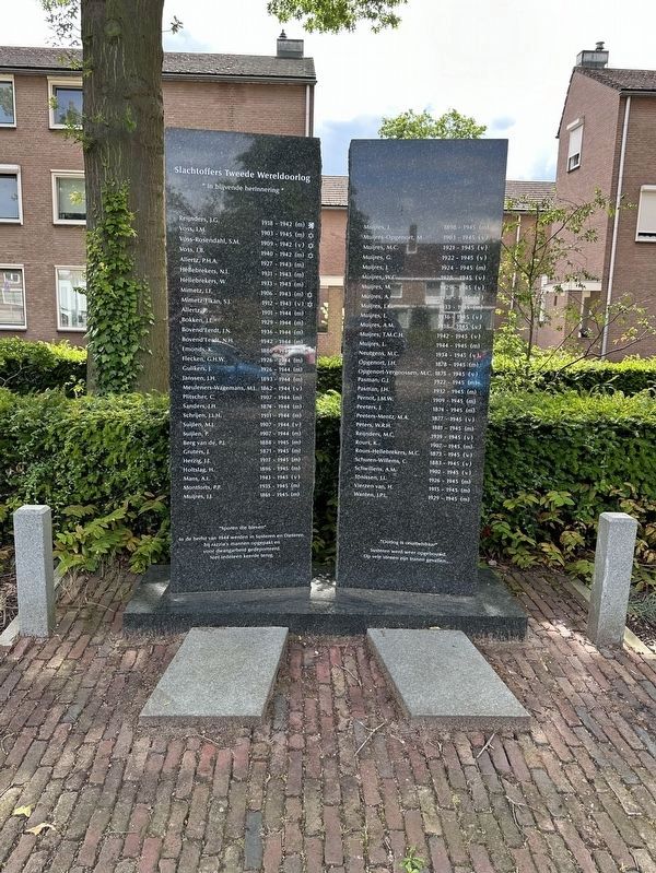 Susteren Slachtoffers Tweede Wereldoorlog / Victims of WWII Memorial. Click for full size. Susteren Slachtoffers Tweede Wereldoorlog / Victims of WWII Memorial image. Click for full size.