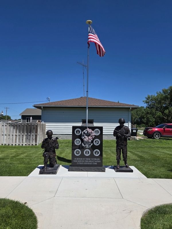 Wide view Duncan Veterans Memorial. Click for full size. Wide view Duncan Veterans Memorial image. Click for full size.
