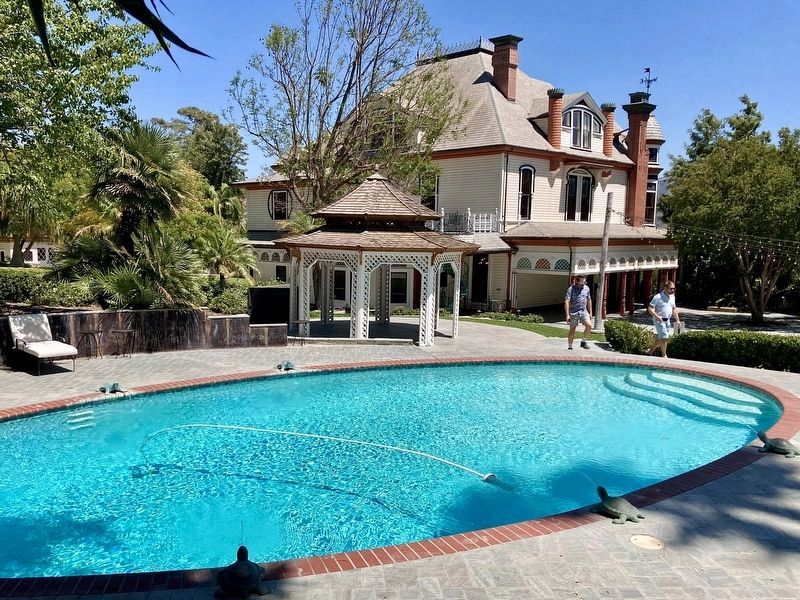 Piru Mansion. Click for full size. Piru Mansion image. Click for full size.