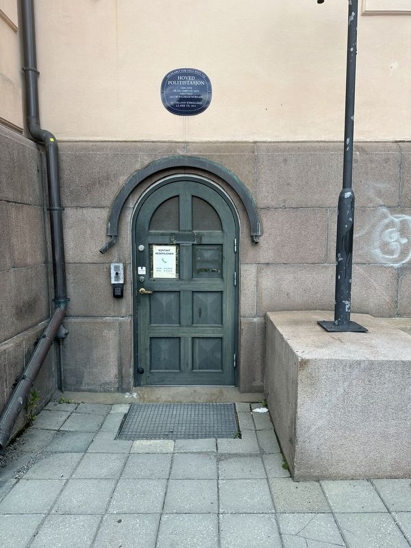Hoved Politistasjon / Main Police Station Marker - wide view. Click for full size. Hoved Politistasjon / Main Police Station Marker - wide view image. Click for full size.