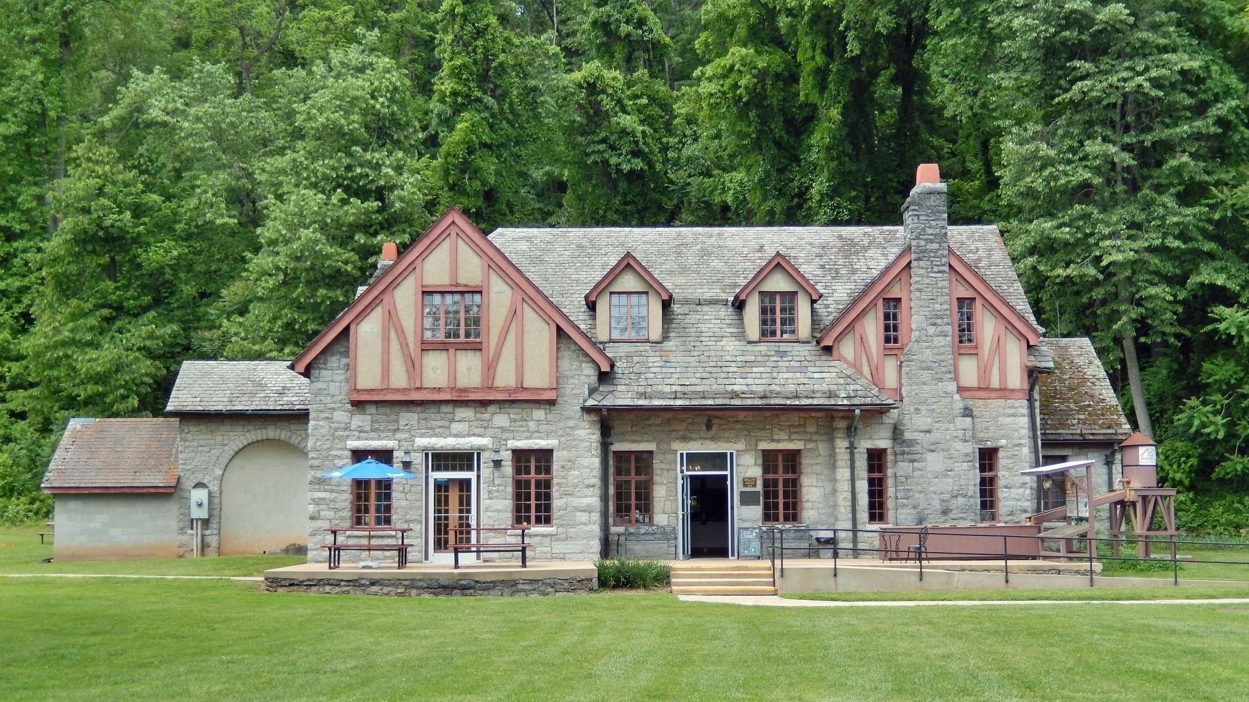 Grand Caverns Inn (<i>east/front elevation</i>). Click for full size. Grand Caverns Inn (<i>east/front elevation</i>) image. Click for full size.