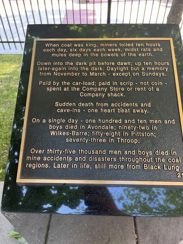 Miners Memorial image. Click for full size.