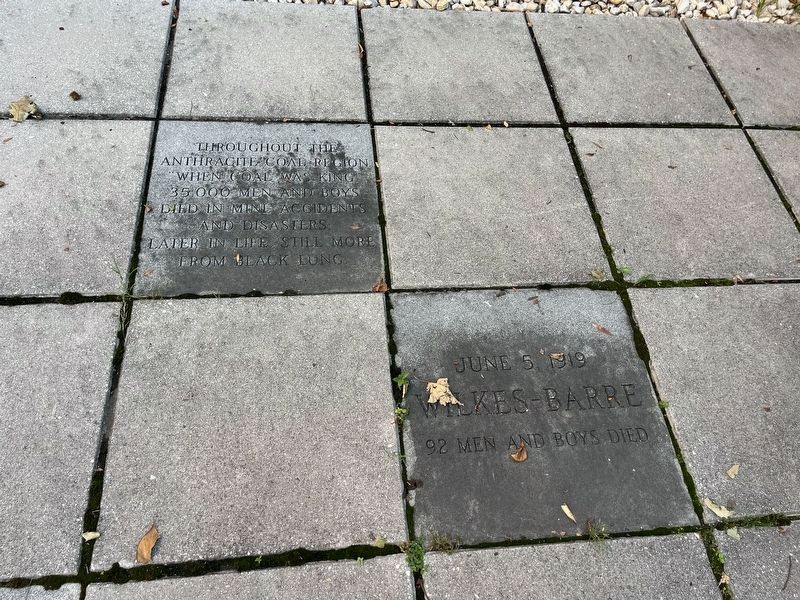 Miners Memorial image. Click for full size.