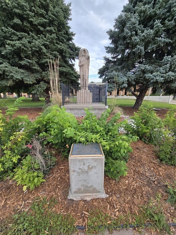 Sioux Lookout Statue, Marker and Dedication Tablet image. Click for full size.