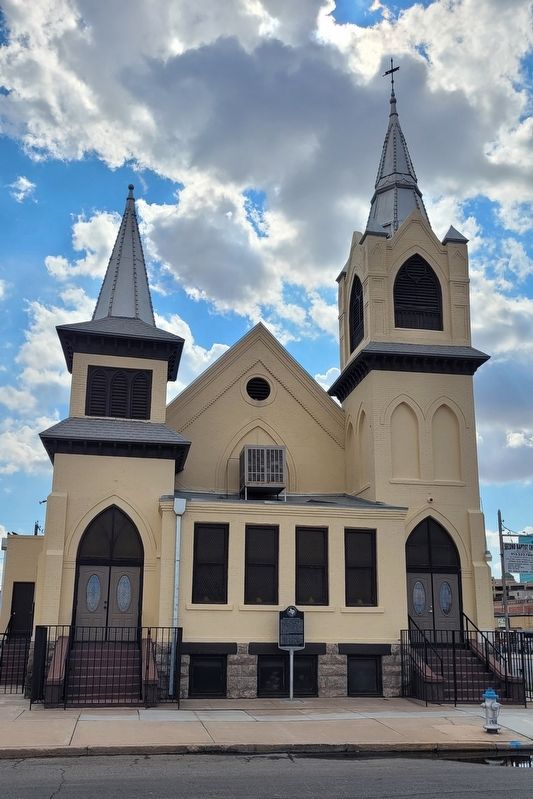 The view of the Second Baptist Church and Marker image. Click for full size.