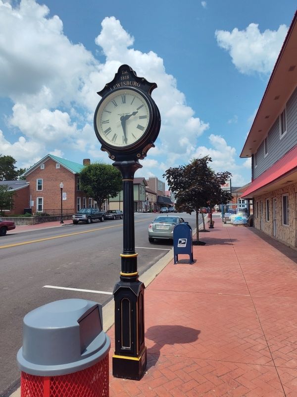 Lewisburg Town Clock image. Click for full size.