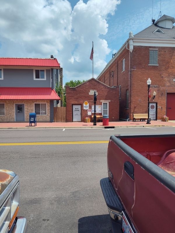 Lewisburg Municipal Offices image. Click for full size.