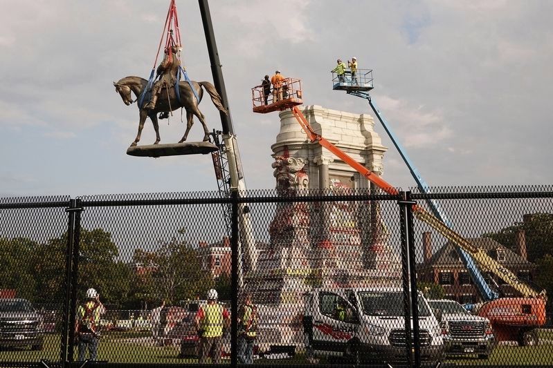"Former Confederate capital removes statue of Gen. Lee after years of protests" image. Click for full size.