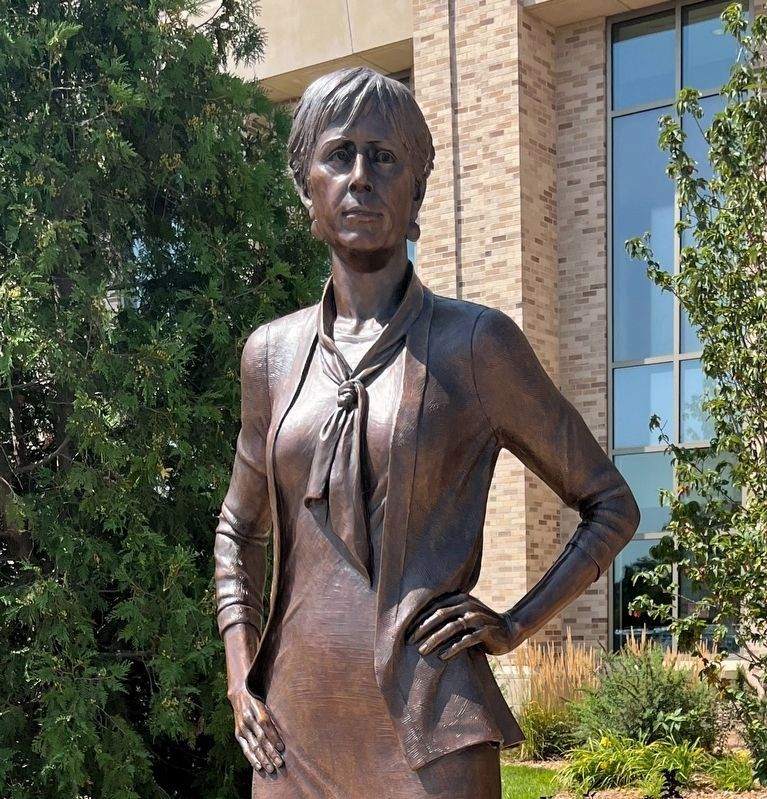 Muffet McGraw statue close-up image. Click for full size.