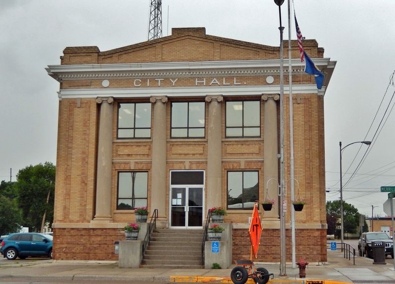 Glendive City Hall (<i>built 1914</i>) image. Click for full size.