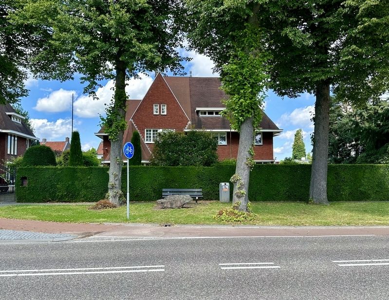Nooit Echt Bevrijd / Never Genuinely Liberated / Nie Wirklich Befreit Marker - wide view image. Click for full size.