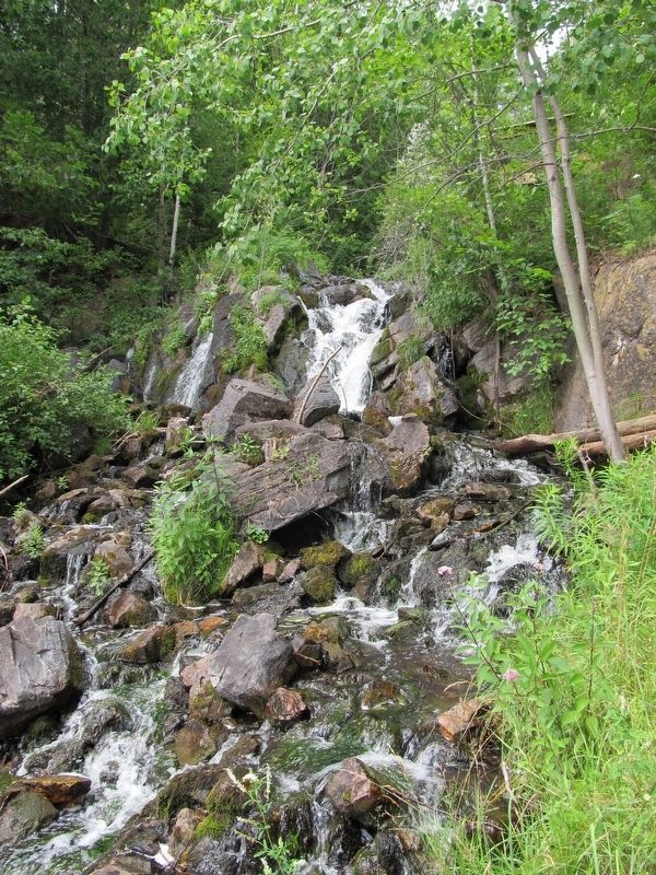 Fumee Falls of Fumee Creek in the roadside park. Click for full size. Fumee Falls of Fumee Creek in the roadside park image. Click for full size.