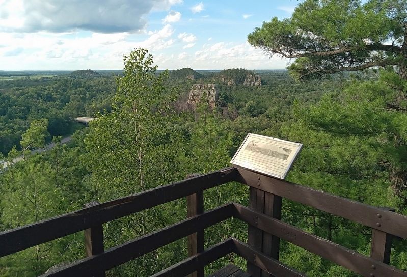 Welcome to the Islands! marker overlooking Wildcat, Camel, and Bee Bluffs image. Click for full size.