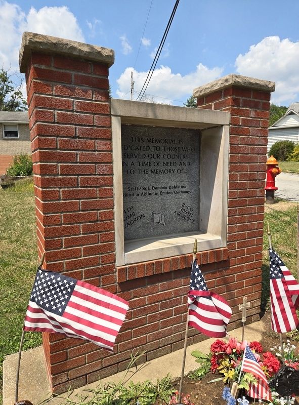 Polish Town War Memorial image. Click for full size.