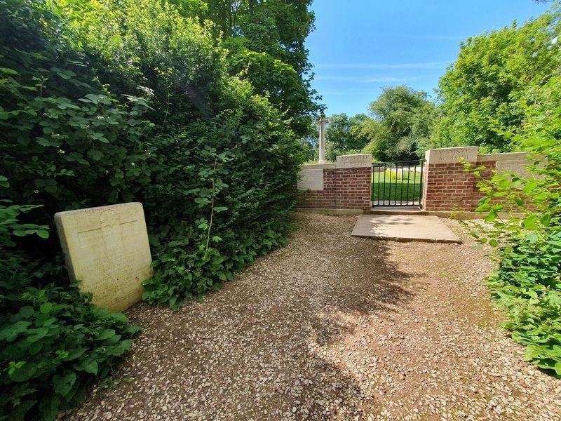 The 8th and 9th Devons Memorial image. Click for full size.