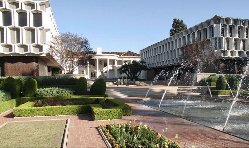 Merritt Mansion and Fountains. Click for full size. Merritt Mansion and Fountains image. Click for full size.