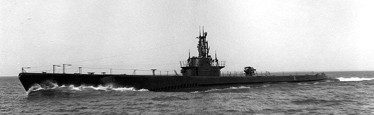 USS Kete (SS-369), underway on Lake Michigan, August 1944. image. Click for full size.