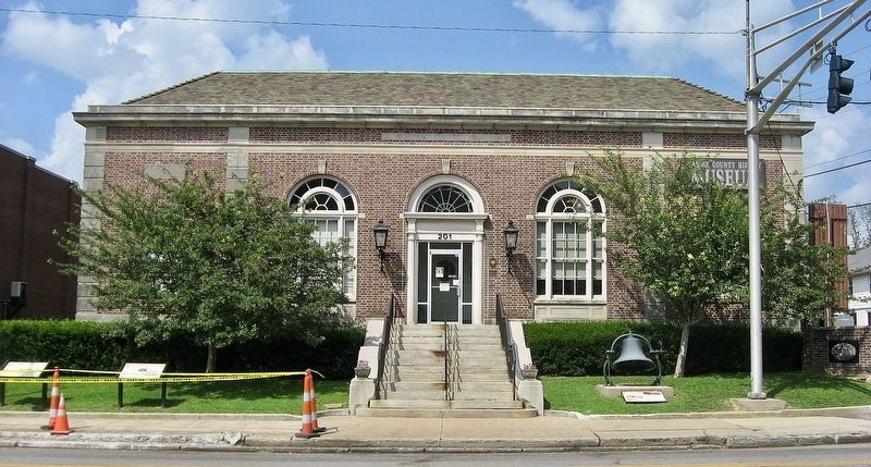 Historic Post Office Building. Click for full size. Historic Post Office Building image. Click for full size.