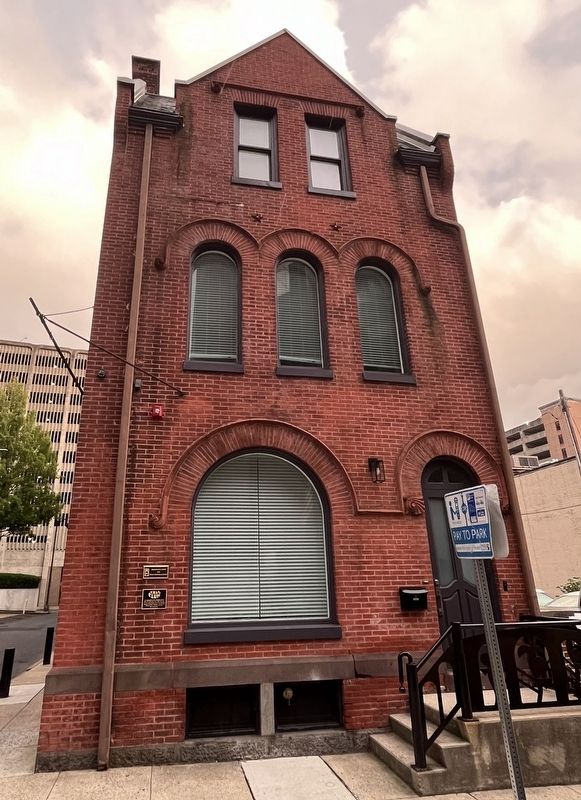 213 Locust Street. Click for full size. 213 Locust Street image. Click for full size.