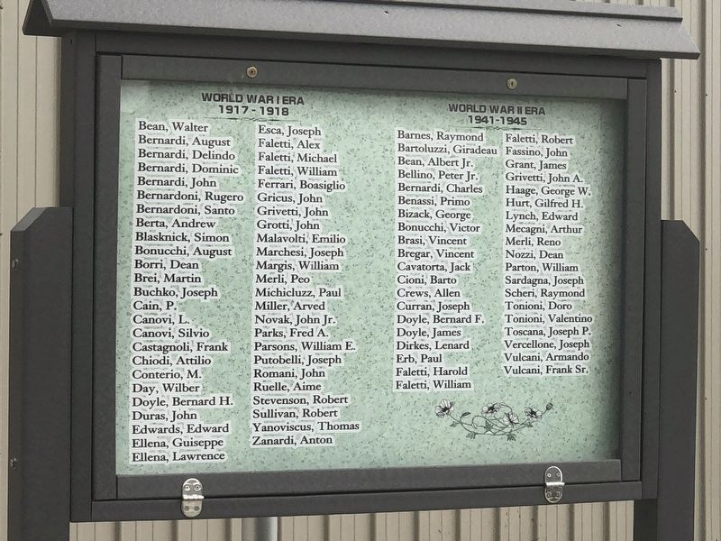 Standard, Illinois Veterans Monument (WWI and WWII eras) image. Click for full size.
