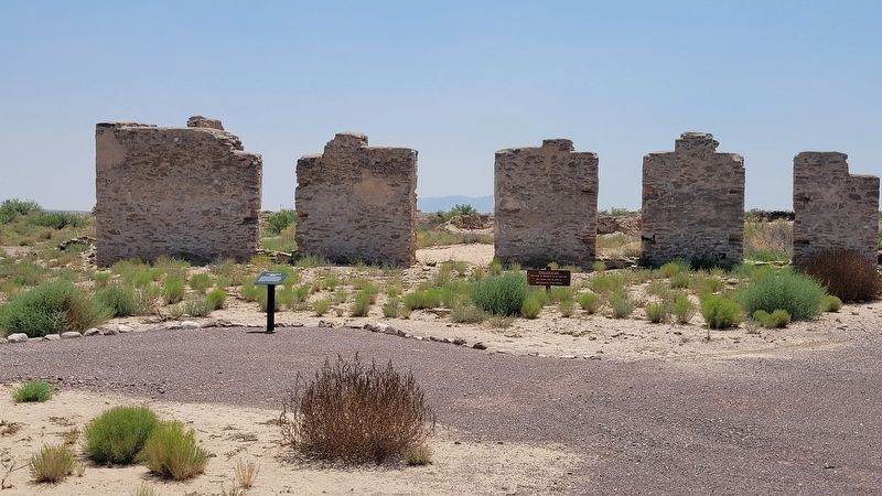 The view of the Commanding Officer's Quarters and Marker from the trail image. Click for full size.