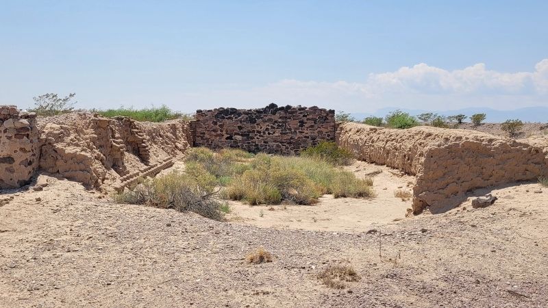 Closeup of the Store Houses ruins image. Click for full size.