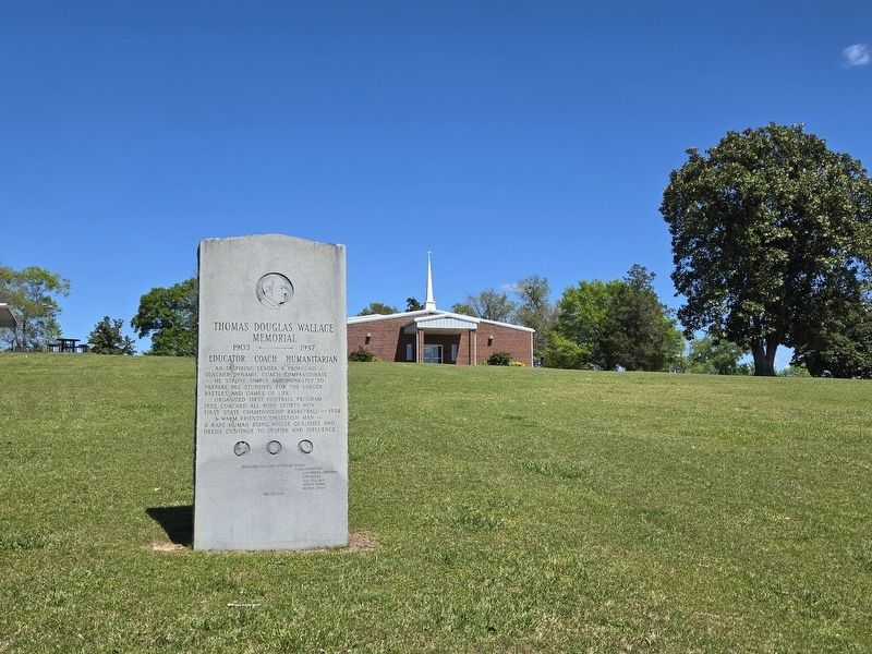 Wide view Thomas Douglas Wallace Memorial. Click for full size. Wide view Thomas Douglas Wallace Memorial image. Click for full size.