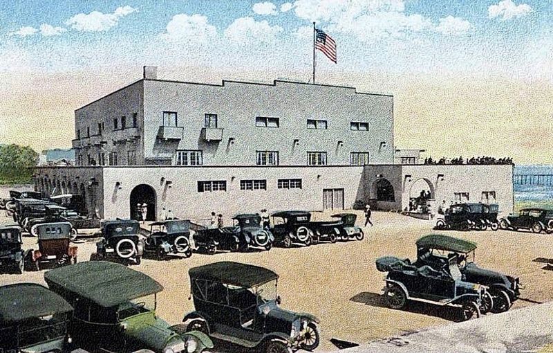 Ventura�s Pierside Bathhouse image. Click for full size.