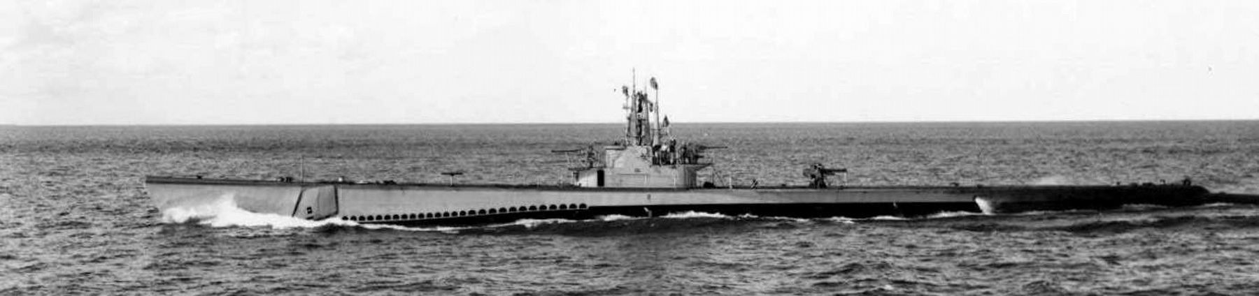 U.S.S. Macabi (SS 375) undergoing sea trials on Lake Michigan, July 1944. image. Click for full size.