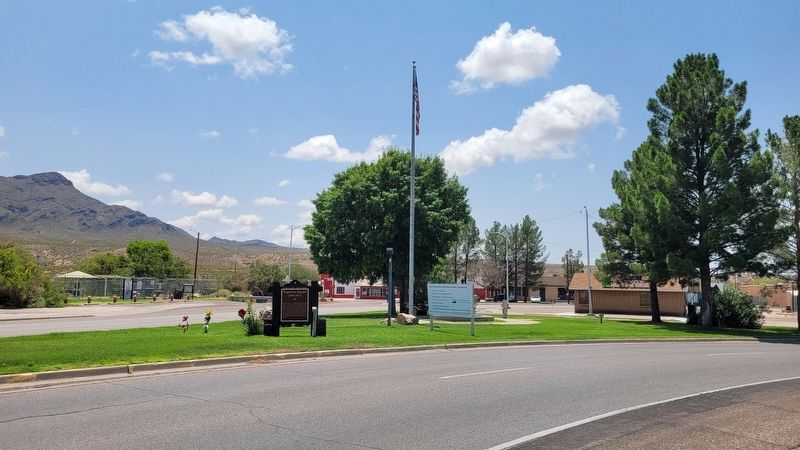 The view of the "Magnificent Magnolia" Marker along the street. Click for full size. The view of the "Magnificent Magnolia" Marker along the street image. Click for full size.
