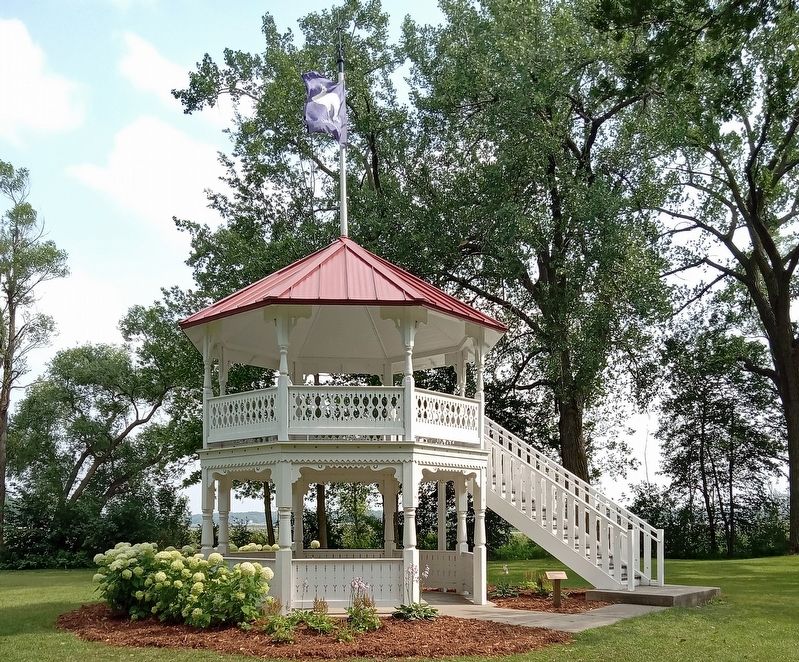 Erd-Geist Gazebo and marker in Matoska Park image. Click for full size.