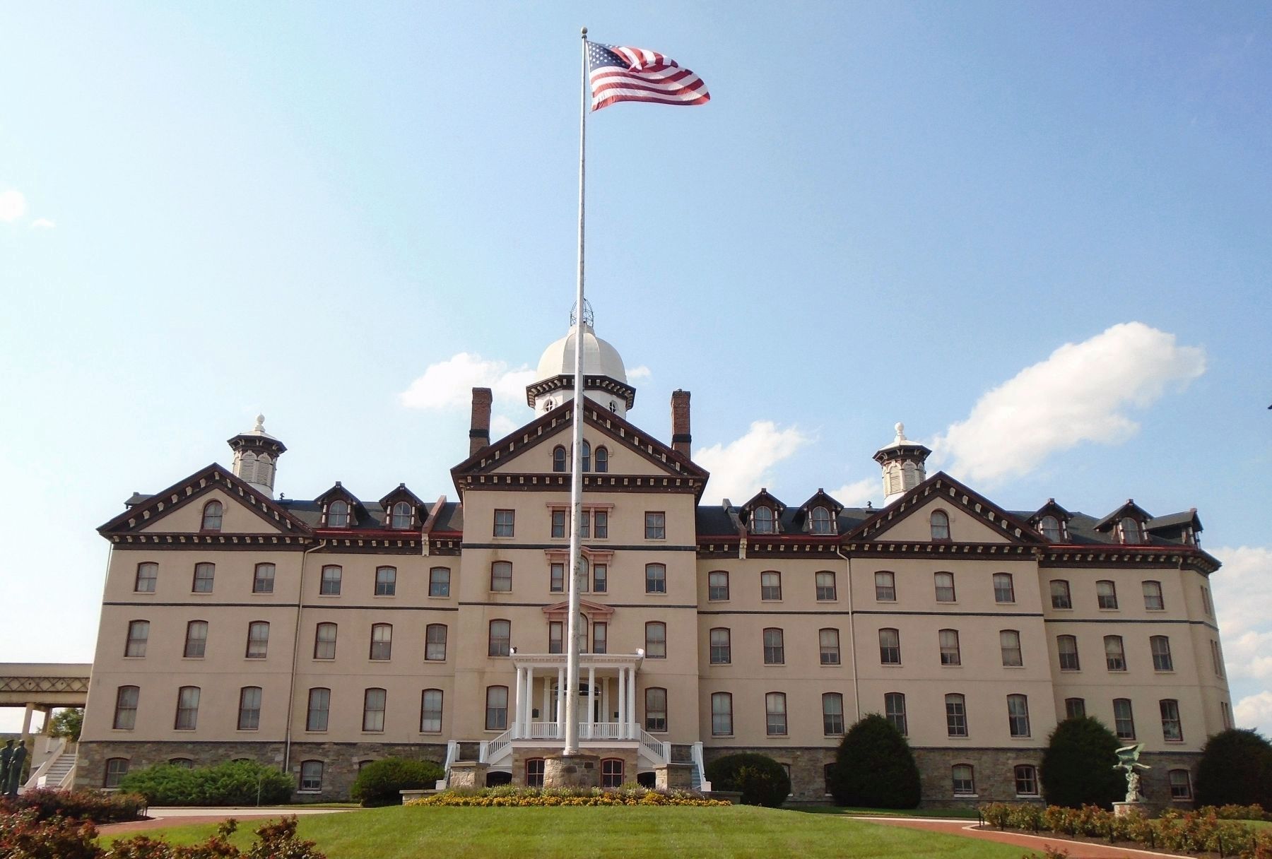 Old Main image. Click for full size.