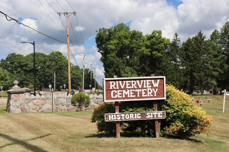 Riverview Cemetery. Click for full size. Riverview Cemetery image. Click for full size.