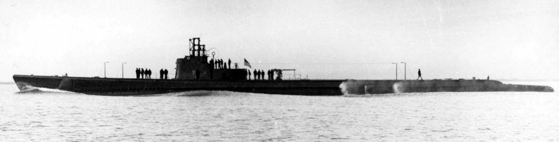 USS Pogy (SS-266), underway, possibly on the Great Lakes, circa 1943.. Click for full size. USS Pogy (SS-266), underway, possibly on the Great Lakes, circa 1943. image. Click for full size.