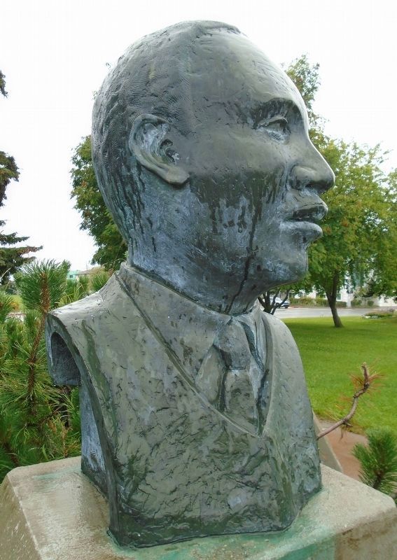Martin Luther King, Jr. Living Memorial Bust image. Click for full size.