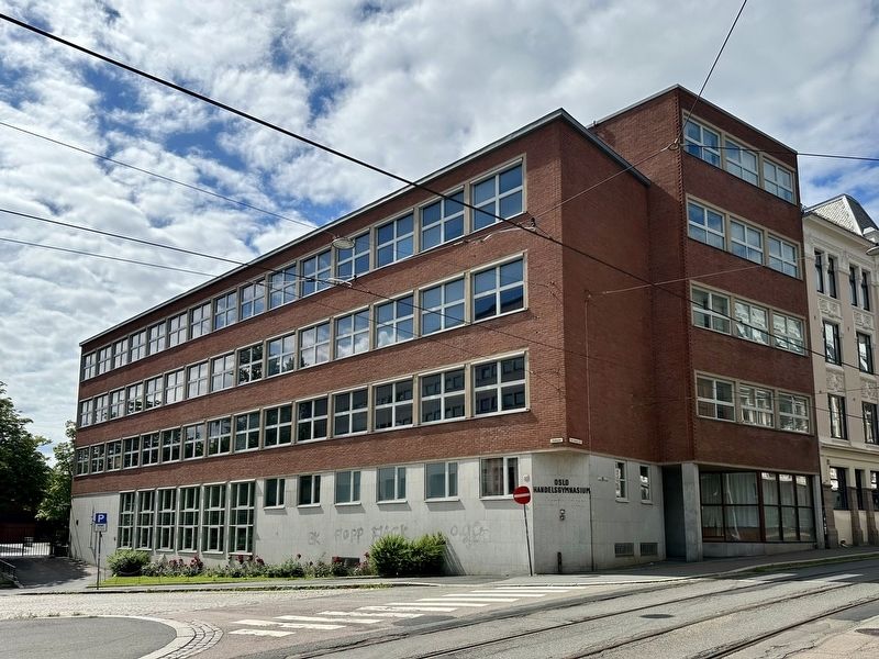Oslo Handelsgymnasium / Oslo Secondary School for Business and Marker. Click for full size. Oslo Handelsgymnasium / Oslo Secondary School for Business and Marker image. Click for full size.